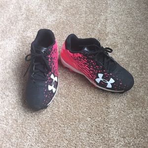 Girls' baseball cleats